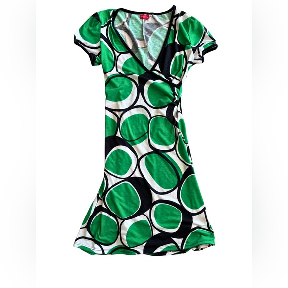 Ruby Rox Dresses & Skirts - Ruby Rox Green and Black Circle Mini Dress